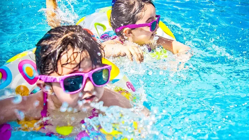 belles rives enfants piscine cazoules