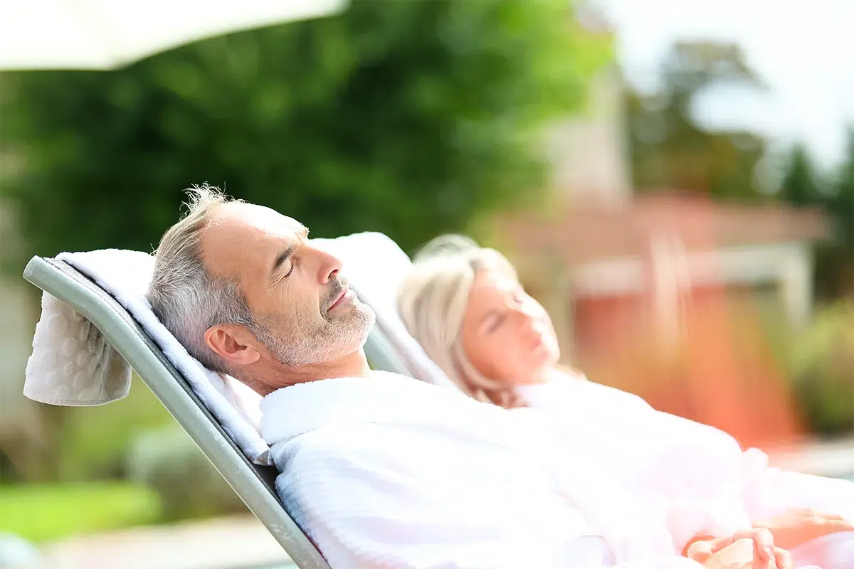 belles rives piscine transat cazoules