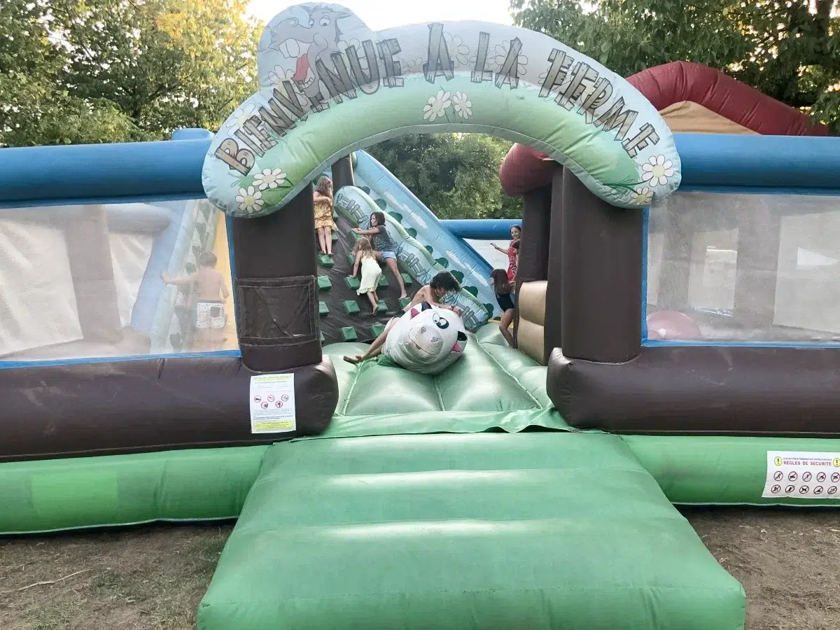 belles rives structure gonflable cazoules