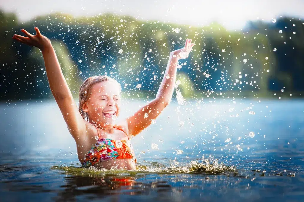 fille sourire piscine belles rives